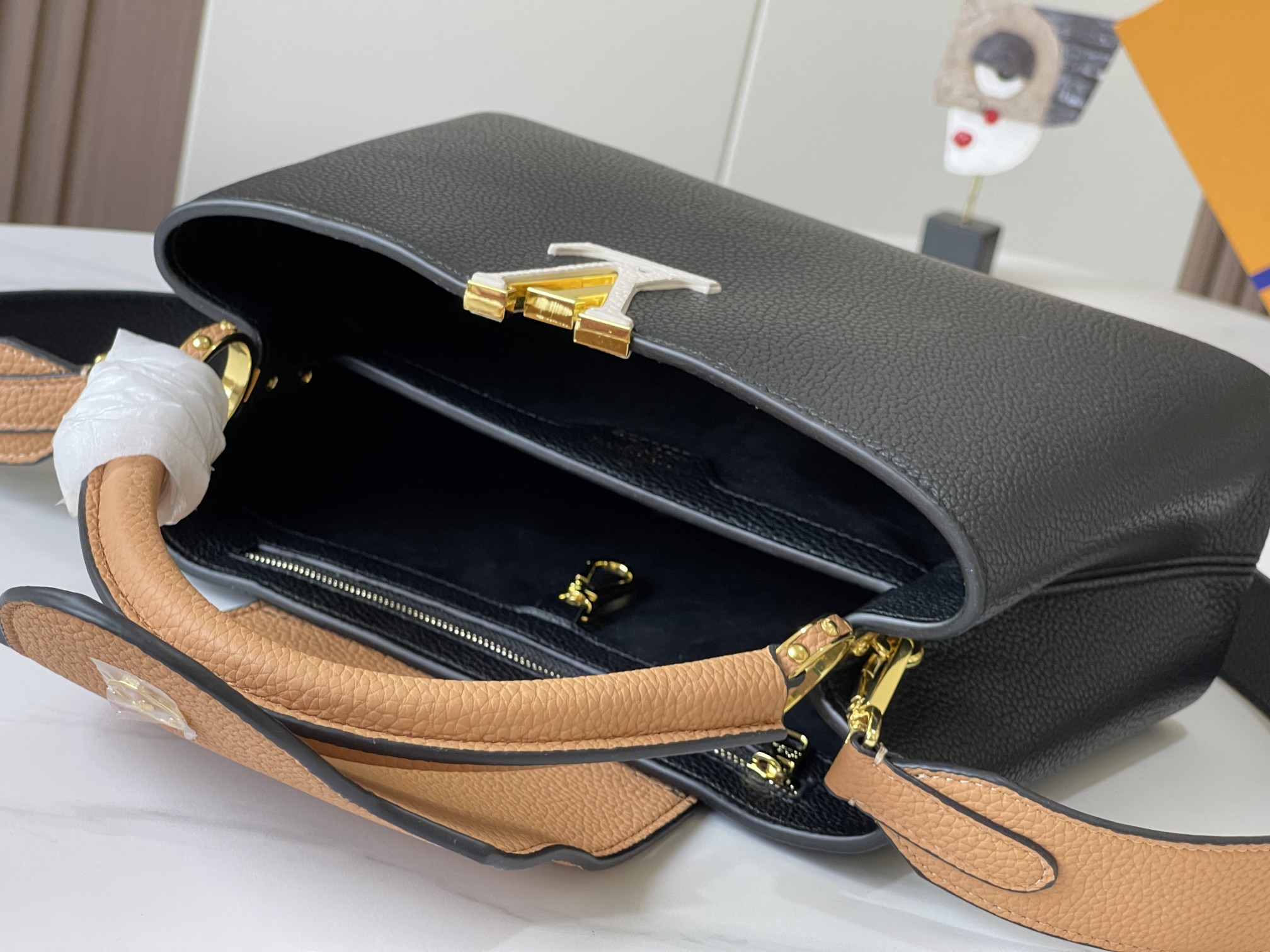 Louis Vuitton Capucines BB Black Arizona 27Cm M59466 - Image 4